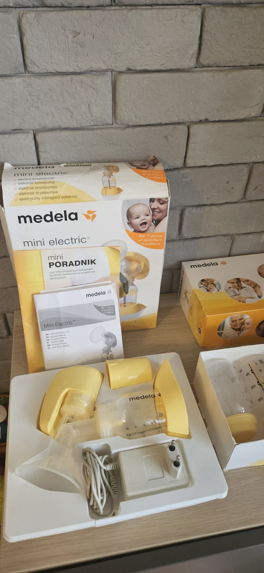 Lektator Medela Mini Elektryk+zestaw butelek.