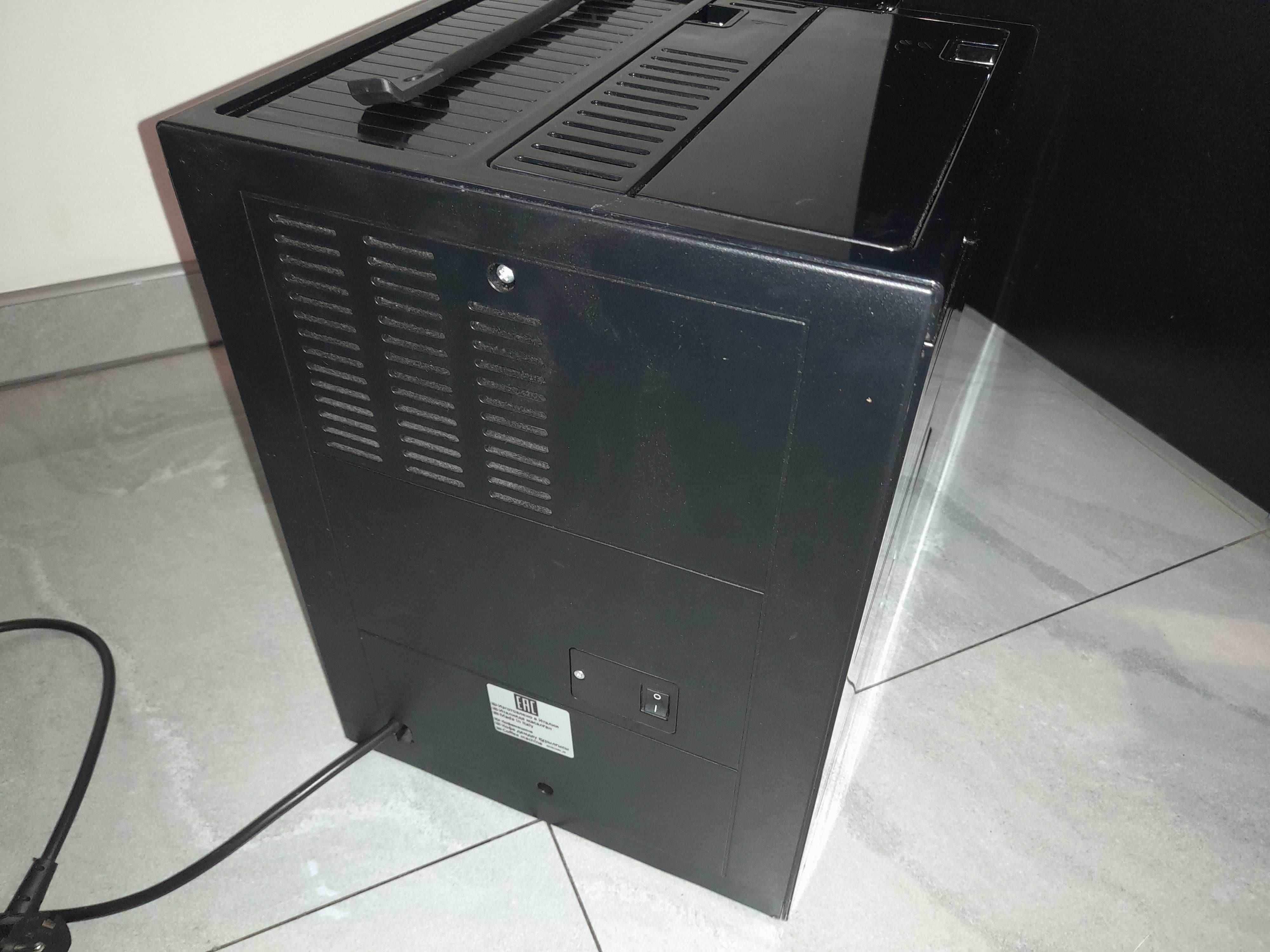 Ekspres ciśnieniowy do kawy z pojemnikiem mleko DeLonghi ESAM420.40.B