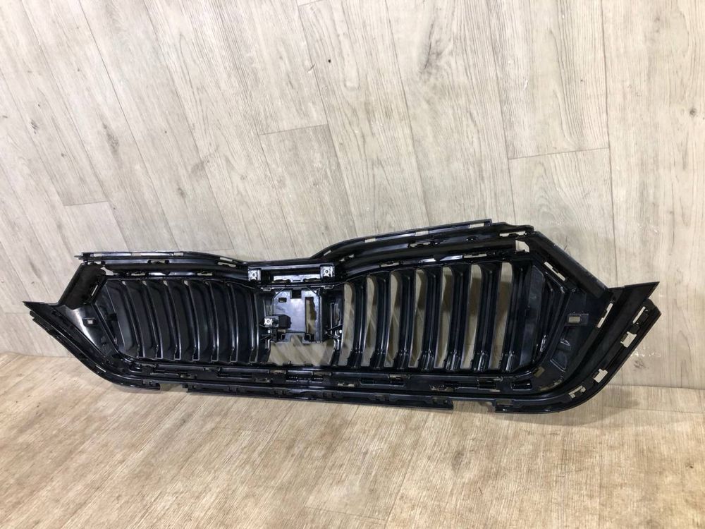 Решетка радиатора Skoda Octavia 4 (2020-2024 г.) решітка гриль