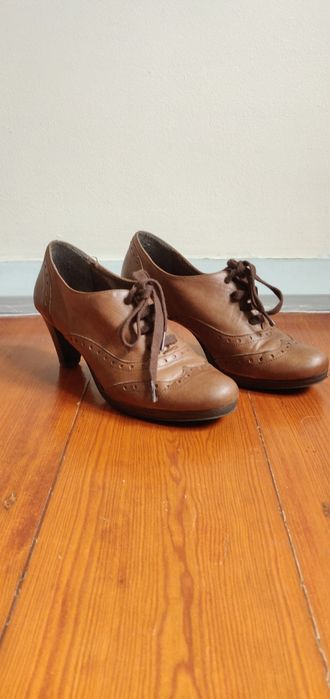 Sapatos de Salto de Alto (pele castanha)