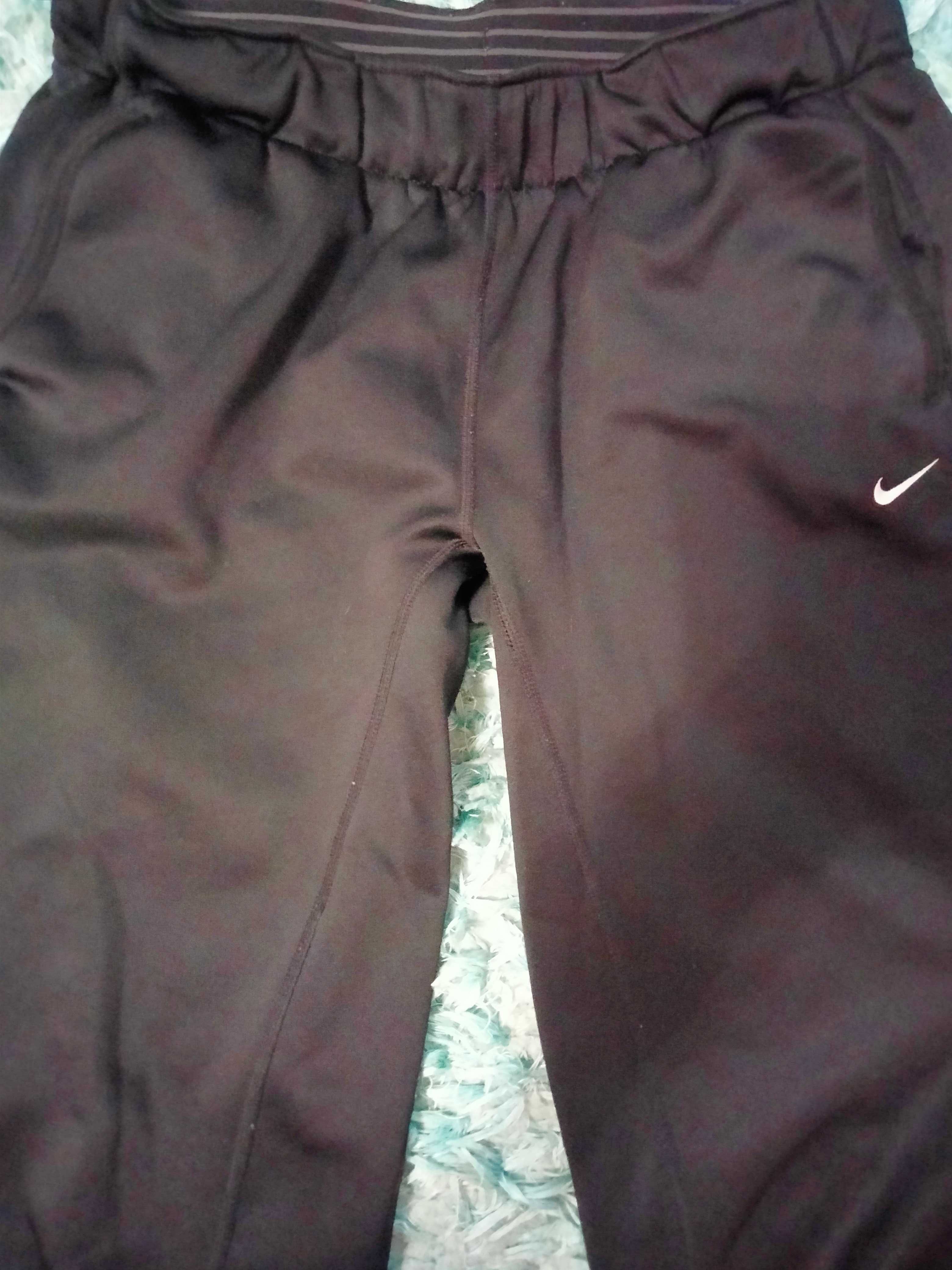 Klasyczne spodnie dresy Nike r.S