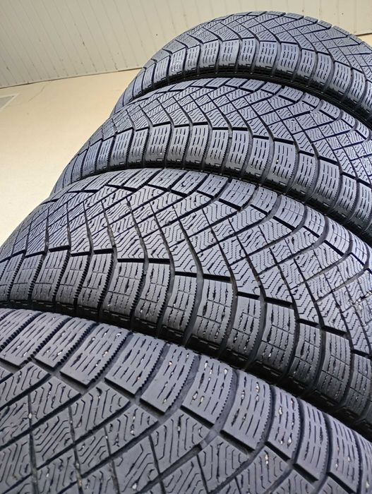 255/50 r20    4шт. Pirelli 20р. зима шини резина 255 50 20 (w75*432)