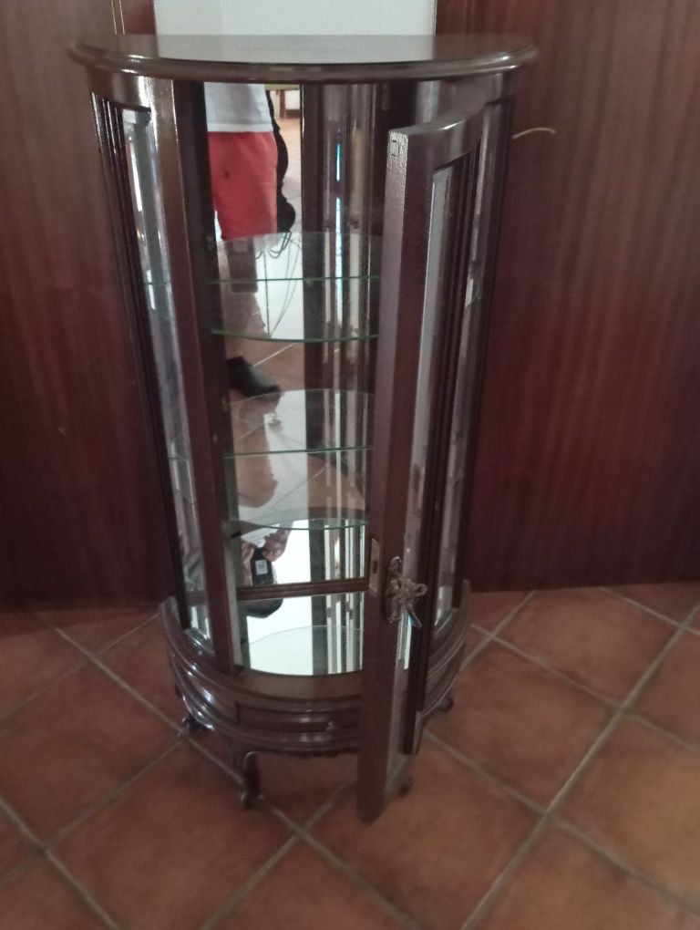 Vendo móvel vitrine.