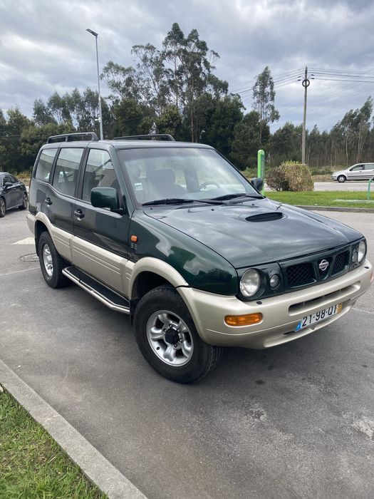 Nissan Terrano 2.4i 4x4 7 Lugares 1dono