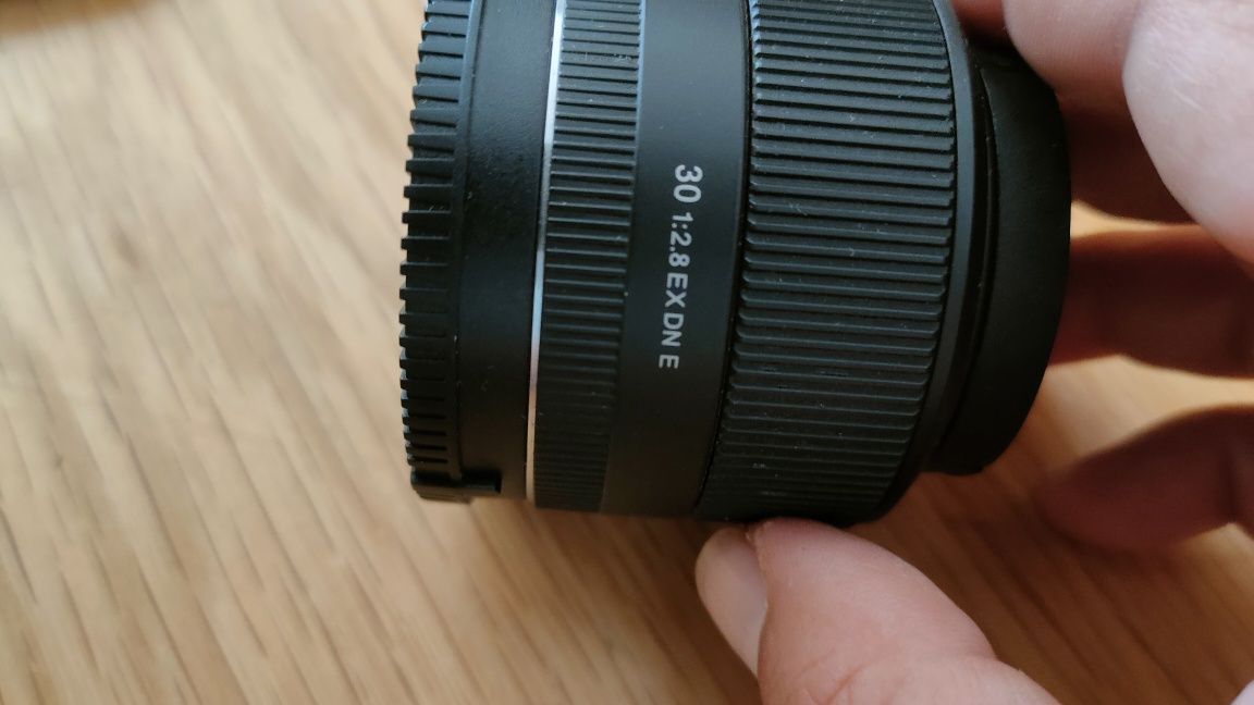 Objetiva sigma para Sony 30mm f/2.8 EX DN