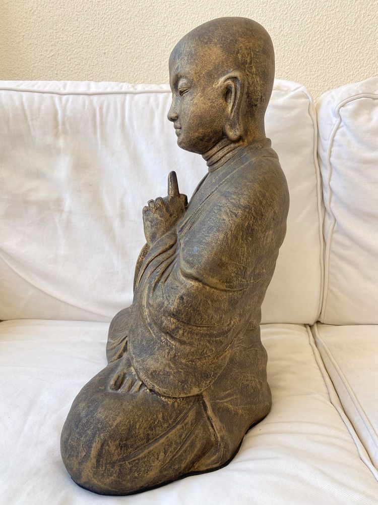 Monge ou Buda feito em Barro em meditação  50 cm