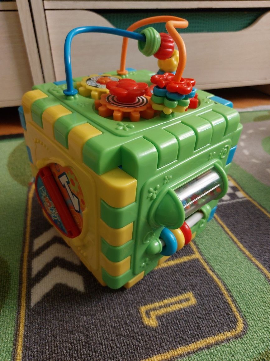 Zabawki pchacz, kostka Vtech, samochodzik Clementoni