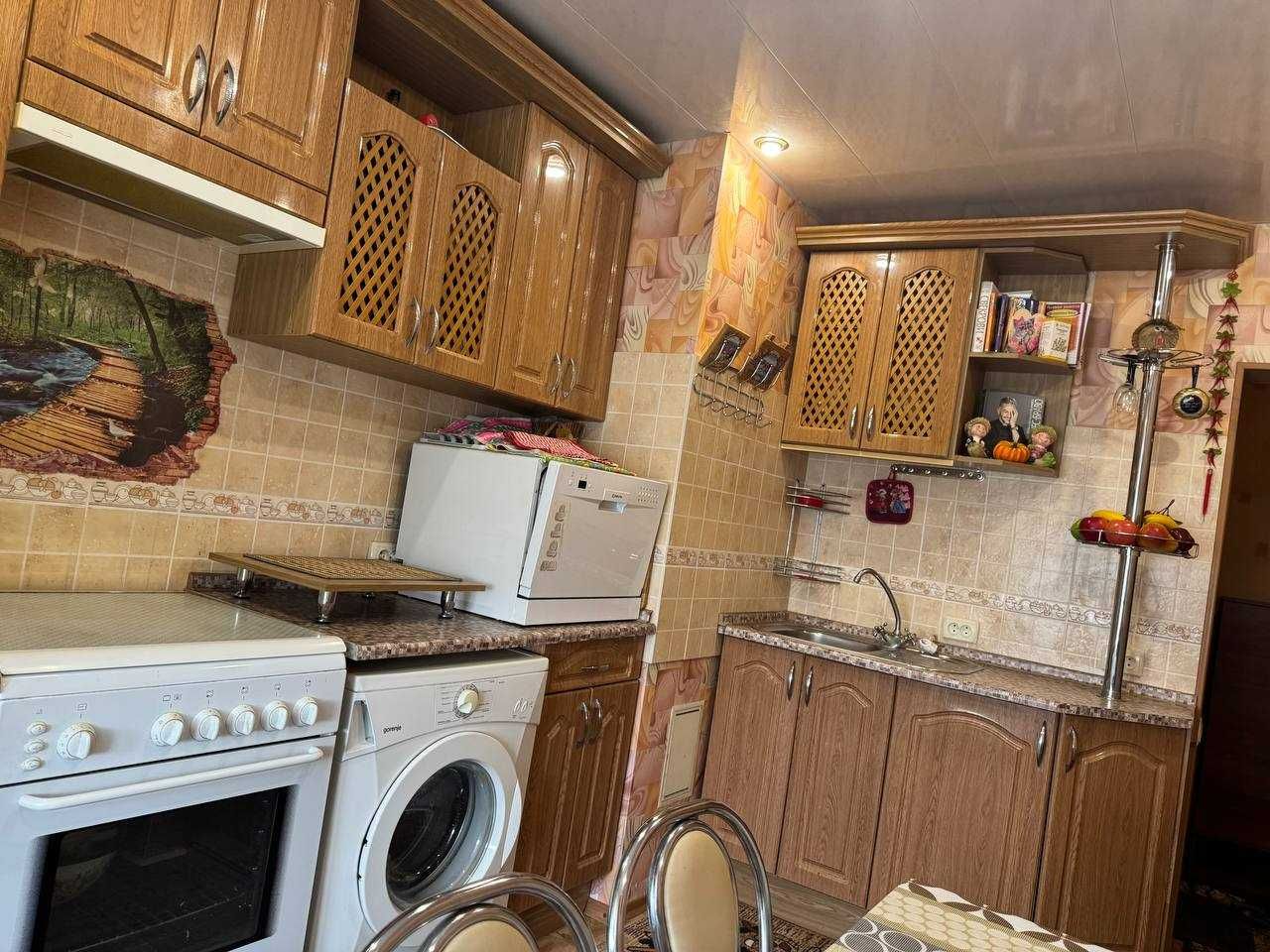 ПРОДАЖА 3-х комнатной квартиры БЕЛЯЕВА, 111 (м-н "Лазурный")