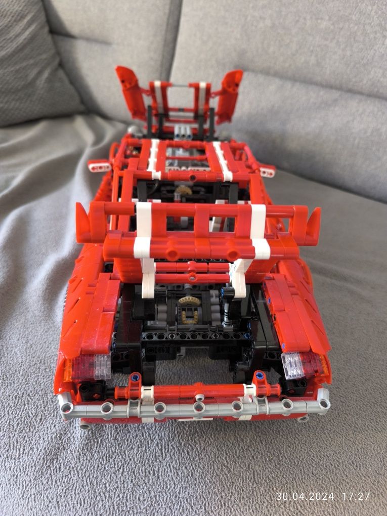 Ford Mustang lepin Mould King - jak lego