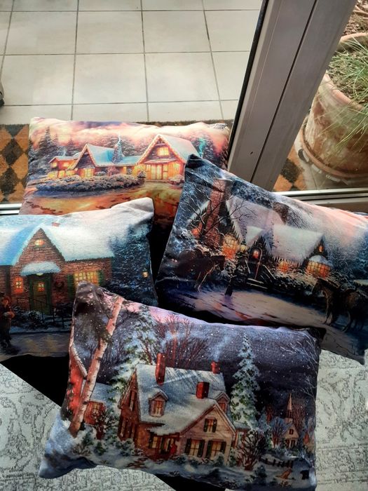 Komplet 4 poduszek w świąteczne motywy