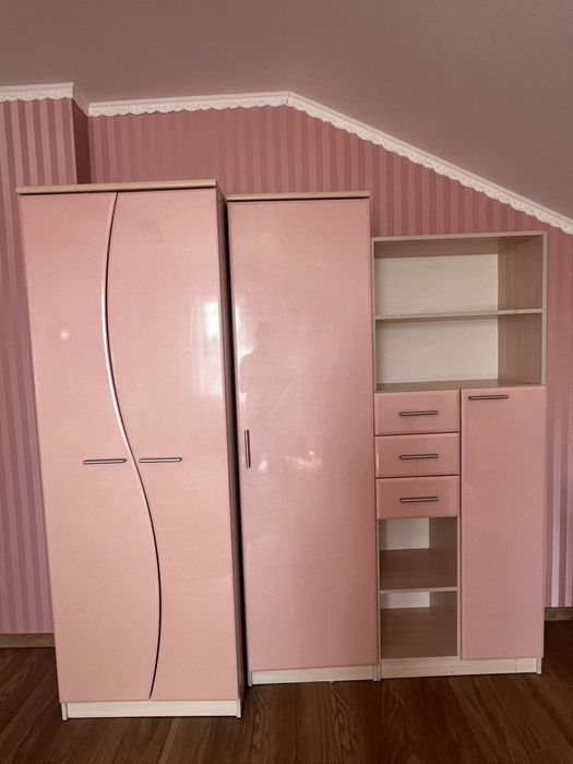 Меблі для дівчинки