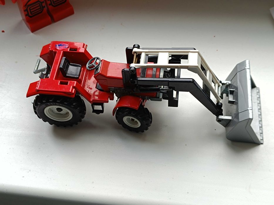 Игрушка трактор Siku Massey Ferguson 1:32 модель