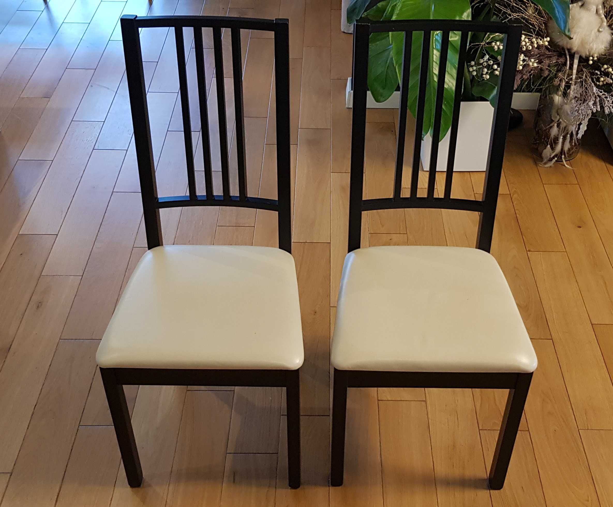 5 krzeseł czarnych drewnianych IKEA krzesło