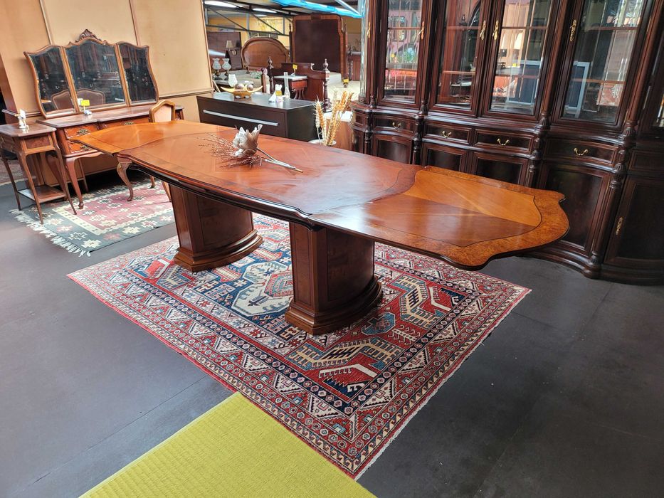 Enorme mesa de sala - Muito bom estado geral