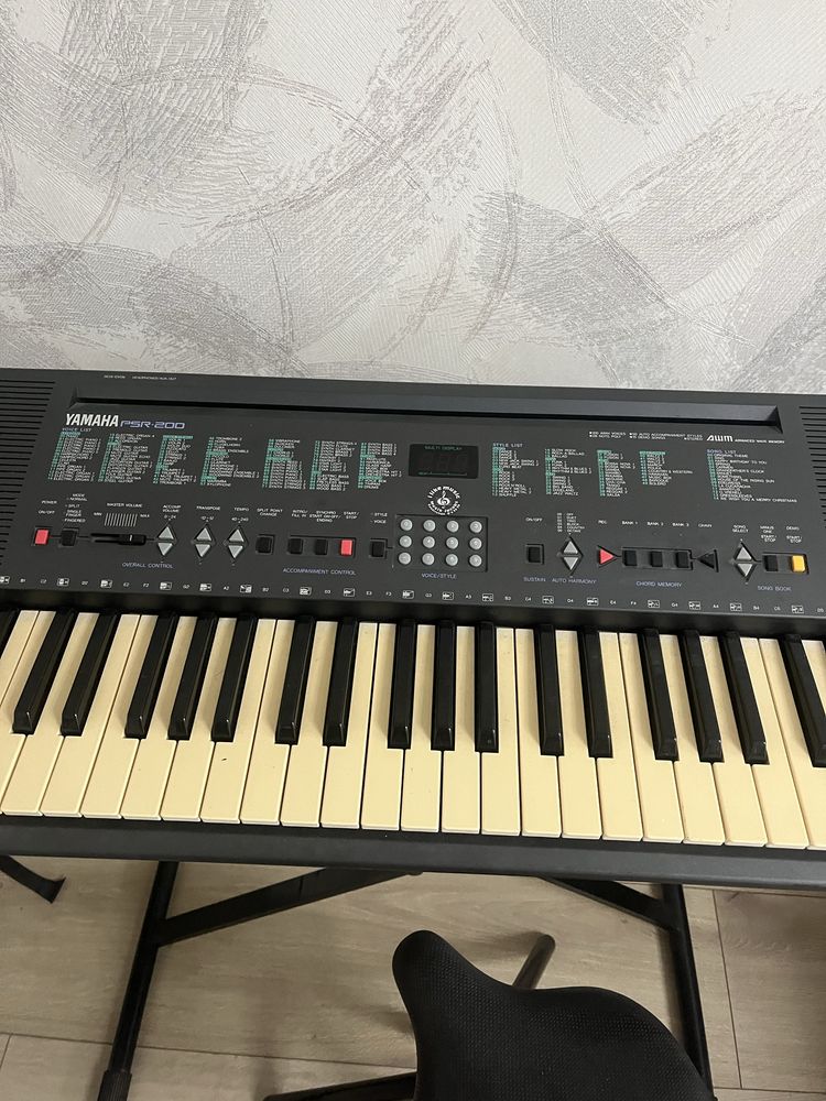Продається синтезатор YAMAHA PSR-200
