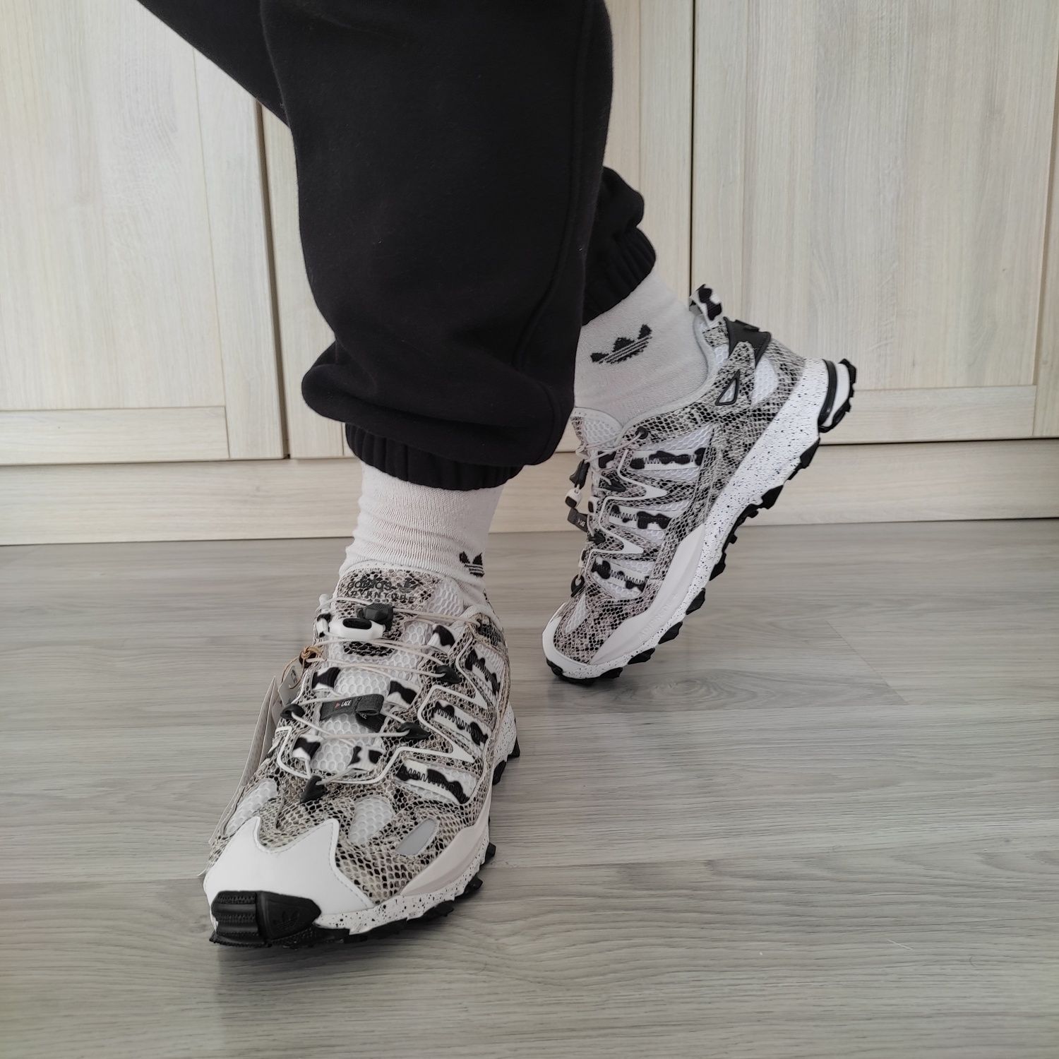 Adidas Hyperturf 42; 42,5