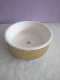umywalka nablatowa ceramiczna rea helen owalna biało-złota 42,5 cm