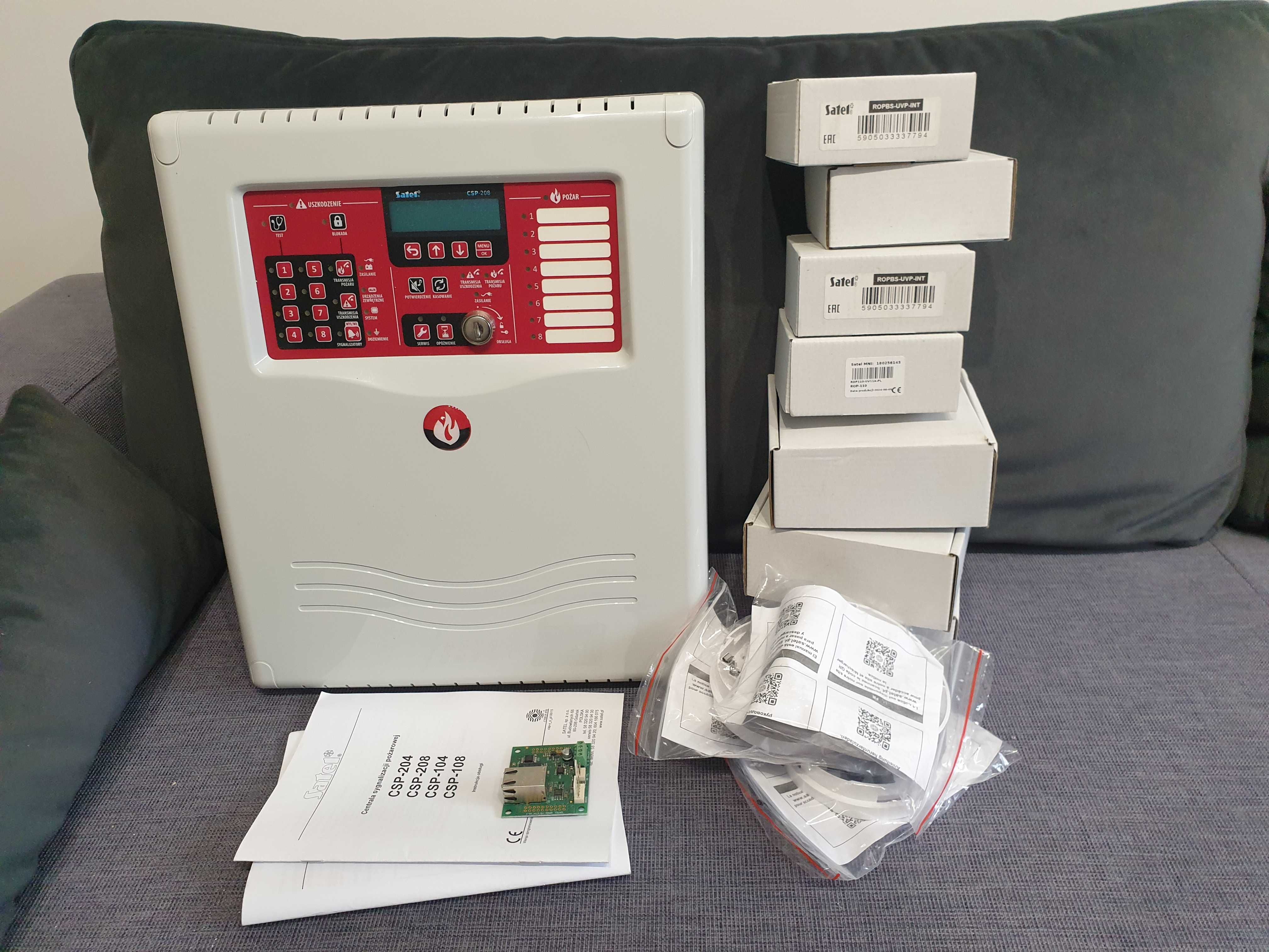 Satel CSP-208 ETH 3 czujki ,2 ropy z podstawami nigdy nie montowane