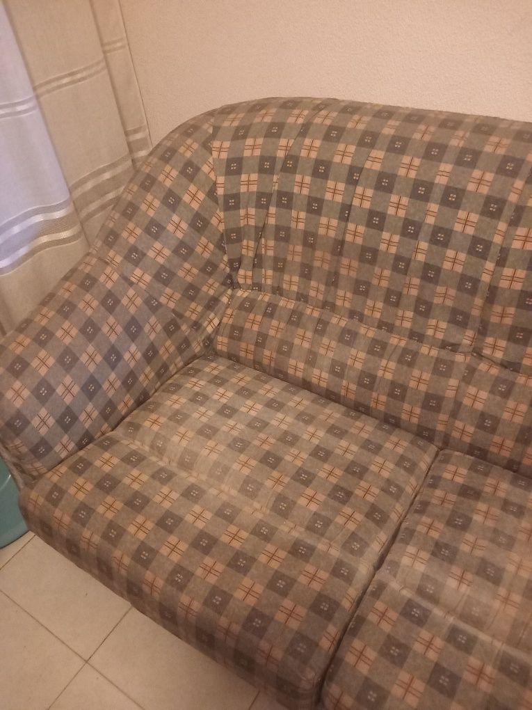 Vendo sofas e mesa de centro