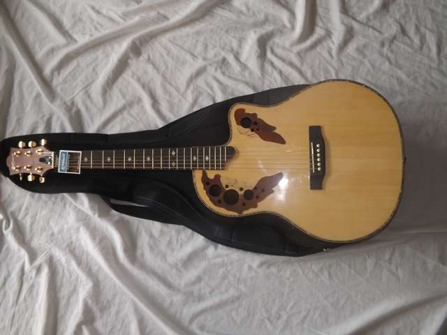 Guitarra roundback tipo ovation marca Marwell