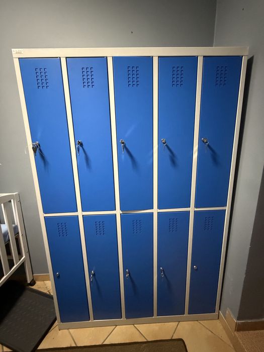 Metalowa szafka szkolna/pracownicza, zamykana na kluczyki