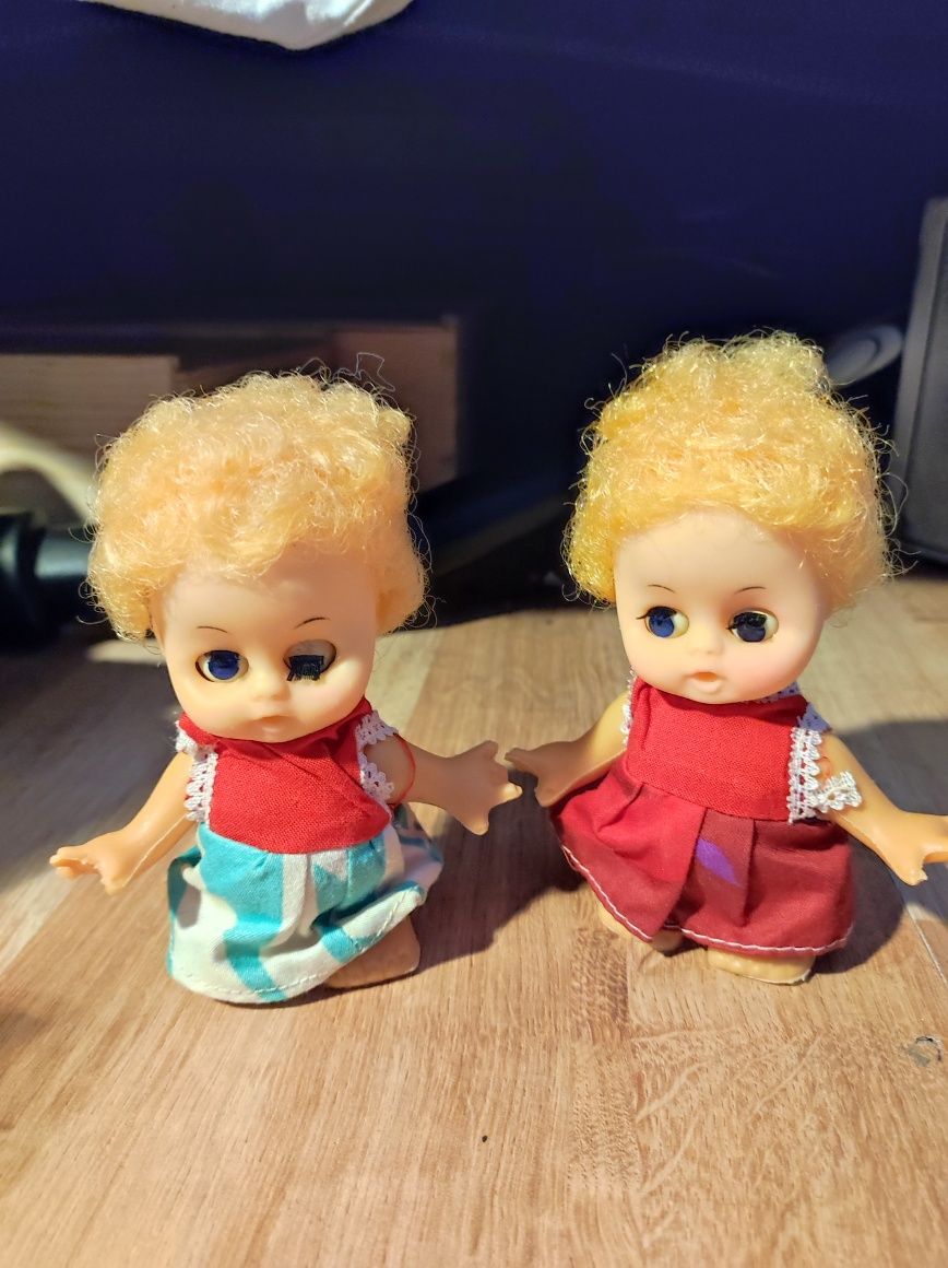 Dwie małe lalki z czasów PRL-u