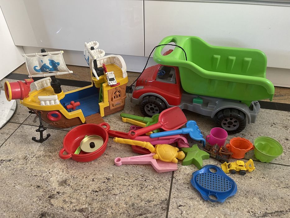 Zabawki na lato do piasku ,   auto wywrotka , duży statek FISHER PRICE