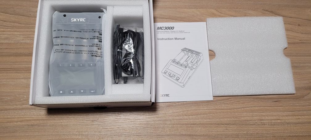 Зарядний пристрій SkyRC MC3000 (Li-ion/LTO/LiFePO4/Ni-Mh/Ni-Zn)