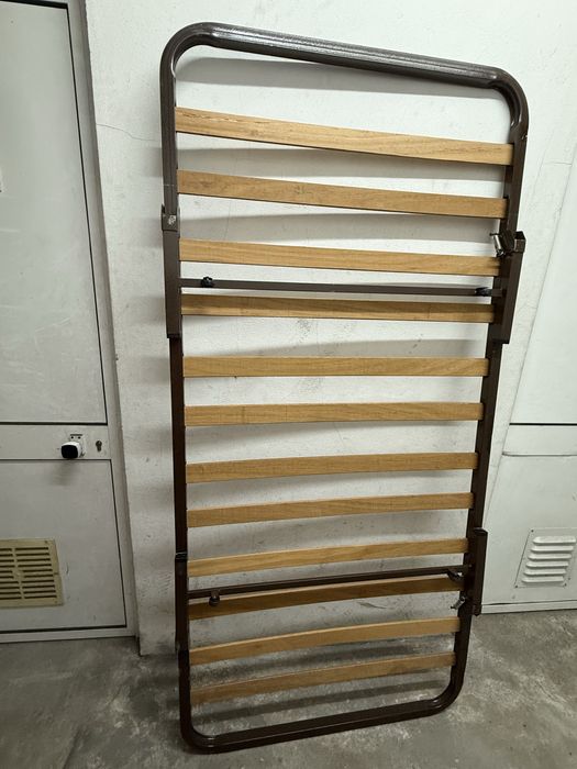 Estrado de cama de solteiro