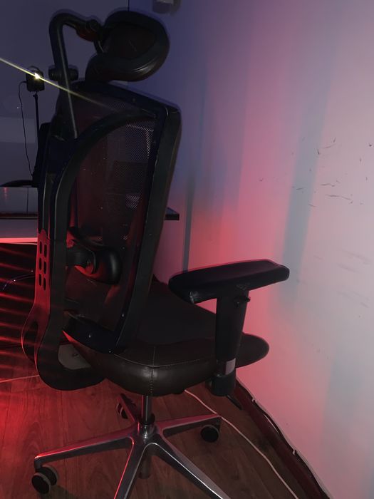 Офісне крісло ціна 3500гр