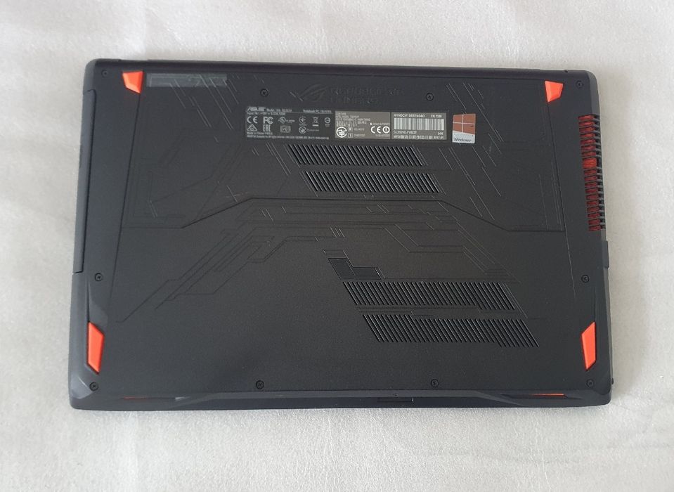Asus ROG Strix GL553VE15,6" i7-7700 HQ, GTX 1050Ti, 8GB RAM, 1 TB HDD