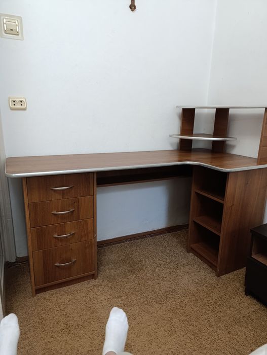 Продам письмовий стіл у відмінному стані