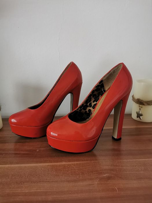 Buty na obcasie słupku w stylu Barbie