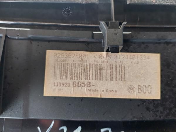 Quadrante / painel de instrumentos VOLKSWAGEN Golf IV (1J1)