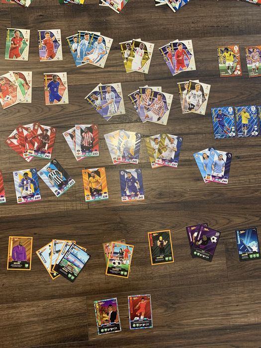 235 szt. Karty piłkarskie Panini Fifa 2018, 2022, 2023, 2024