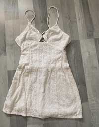Biała haftowana sukienka pull & bear krótka