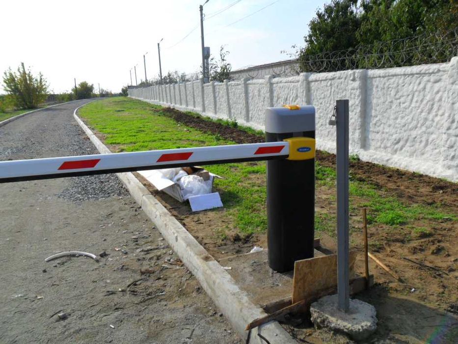 Ворота гаражні,ролети, Решітки ролетні  посилені, автоматика. Компанія