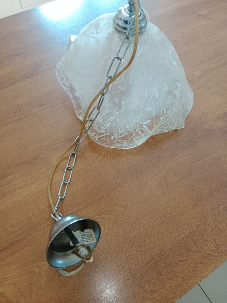Lampa wisząca nad stół