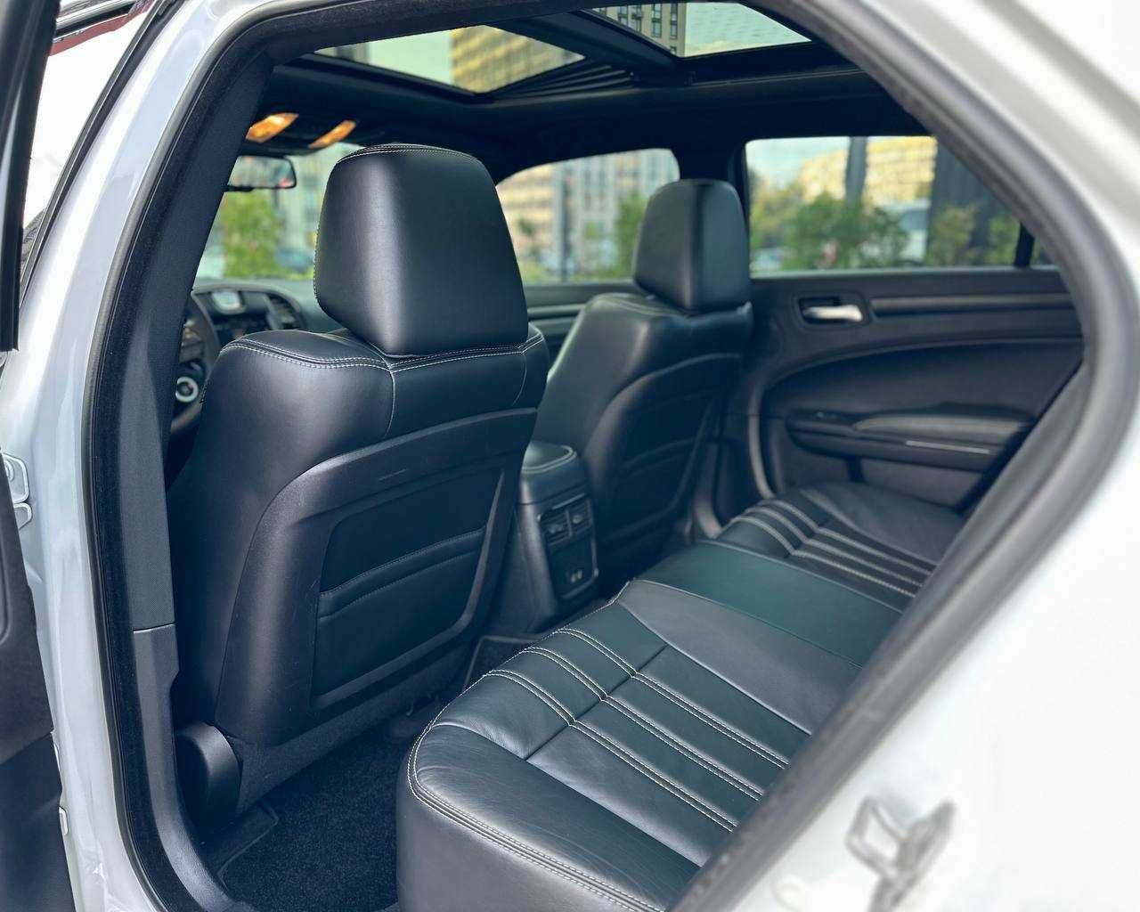 Продаж Chrysler c300S