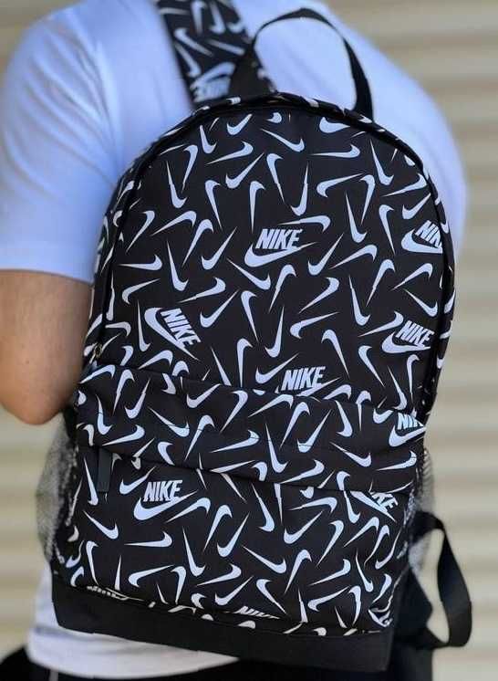 Рюкзак під ноутбук Nike для подорожей і щоденного носіння