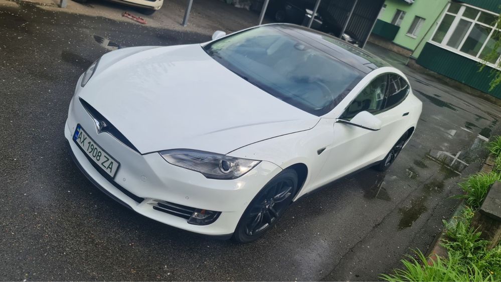 Tesla model S 2015