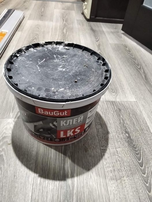 Клей для леноліума і ковраліну