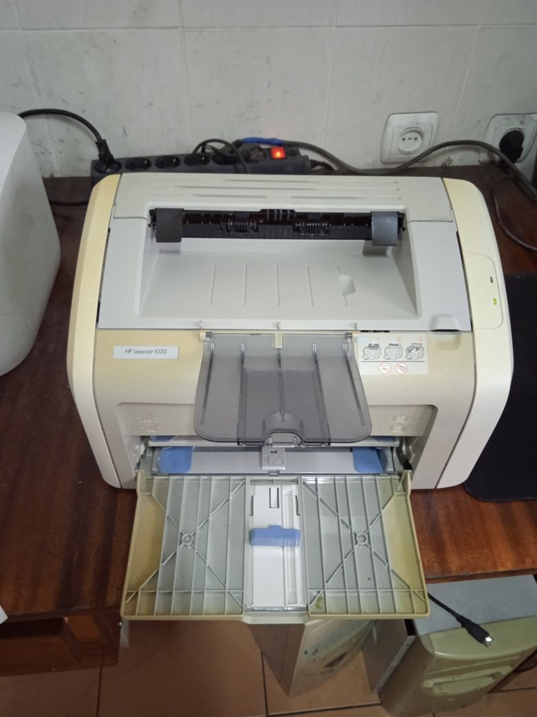 Лазерный принтер HP 1020