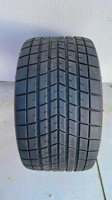 Pneus Slick de competição automóvel