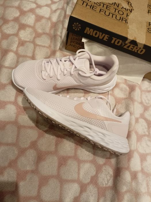 Zgrabne Nike Revolution 6NN Rozmiar 40/25,5 cm