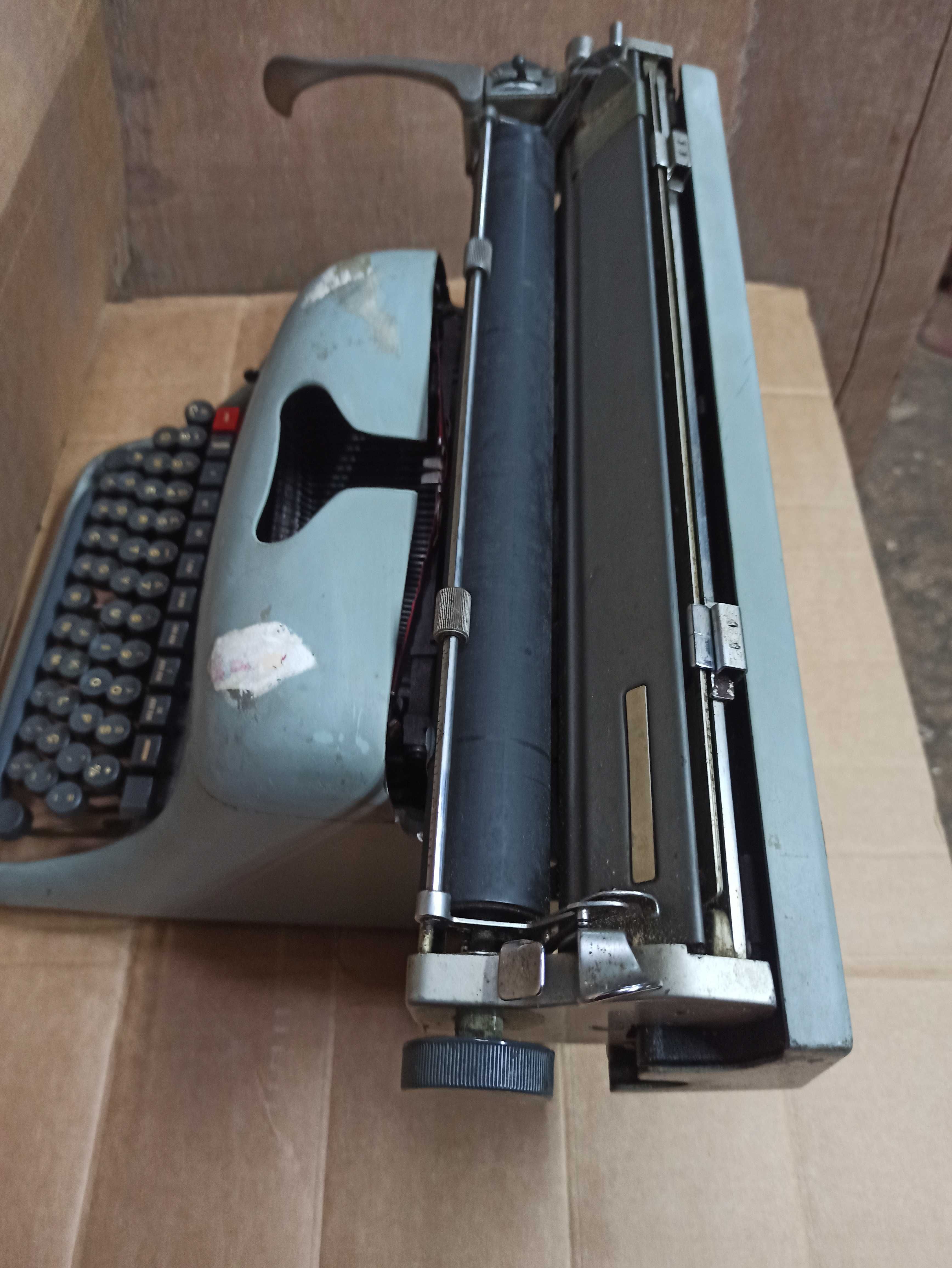 Máquina de escrever Olivetti Lexikon 80