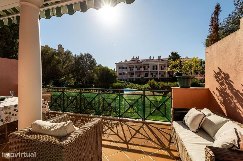 Apartamento T2 Remodelado com Terraço Privativo na Prestigiada Quinta