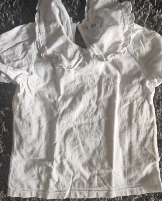 Bluzka dla dziewczynki w rozmiarze 92. Kolor biały.