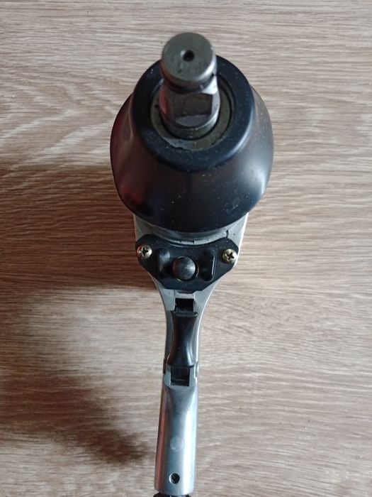 Пневматический ударный шуруповерт