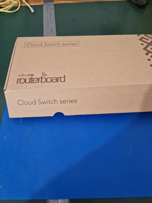 Switch Mikrotik CSS326-24G-2S+RM Novo